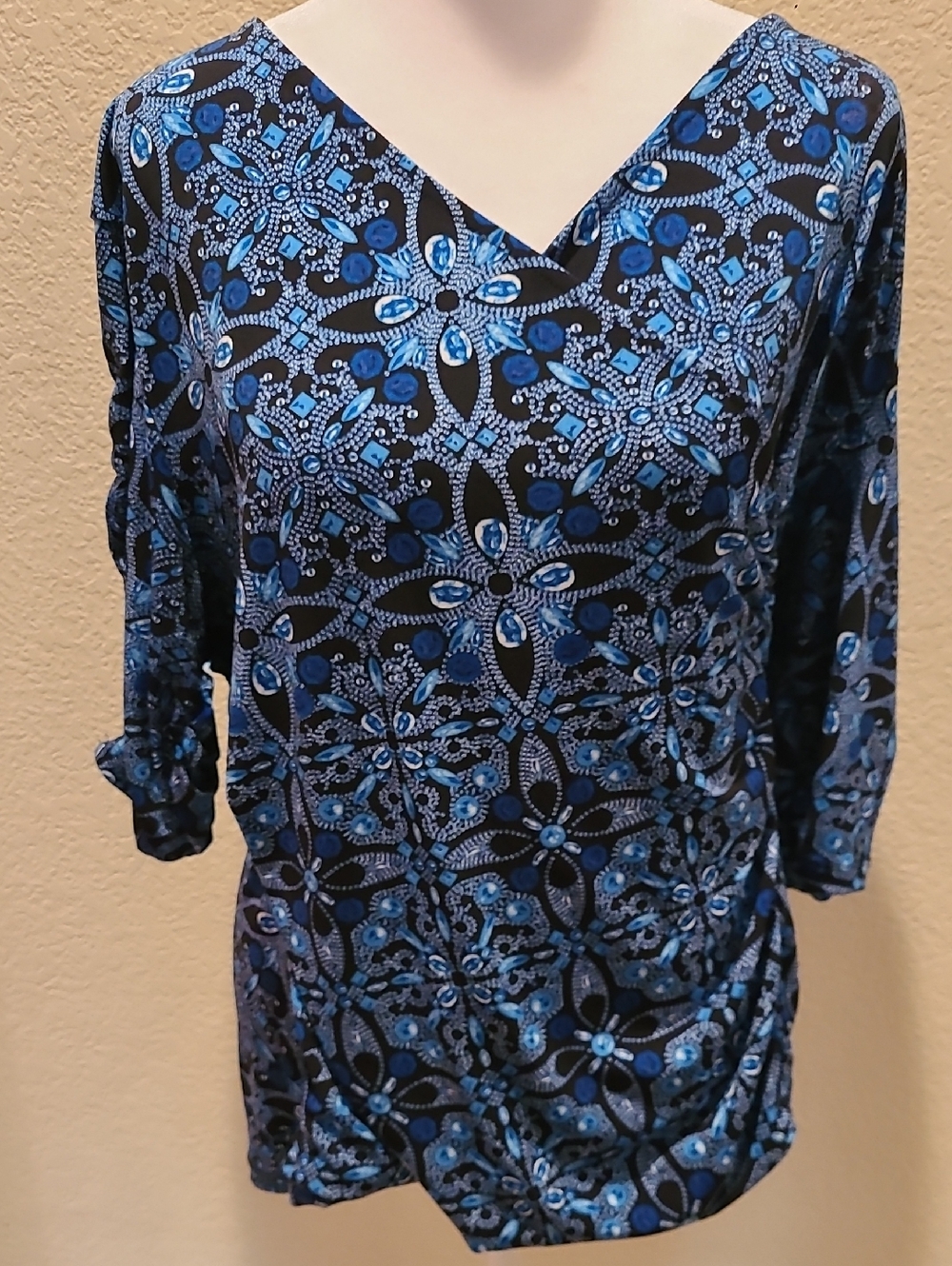 Style & Co. Blue Floral Mosaic V-Neck Top Size XL